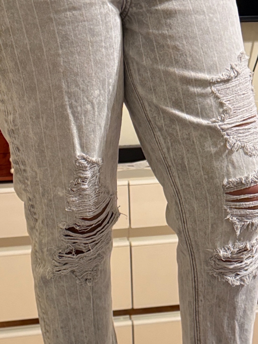 American Eagle Outfitters Light Gray Distressed High-Rise Jeans